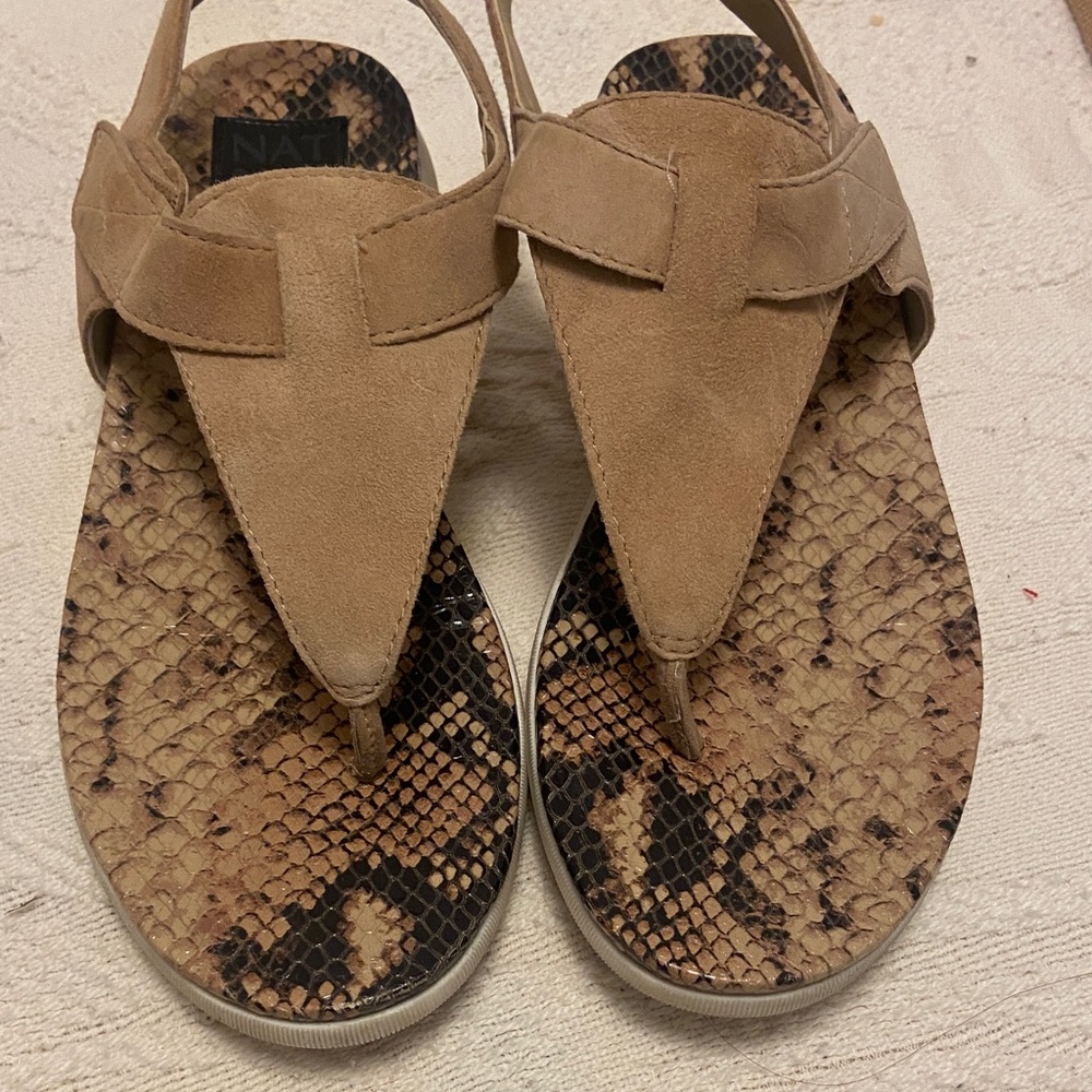 Naturalizer women Tan Suede Thong Sandals with Snake-Print Insole